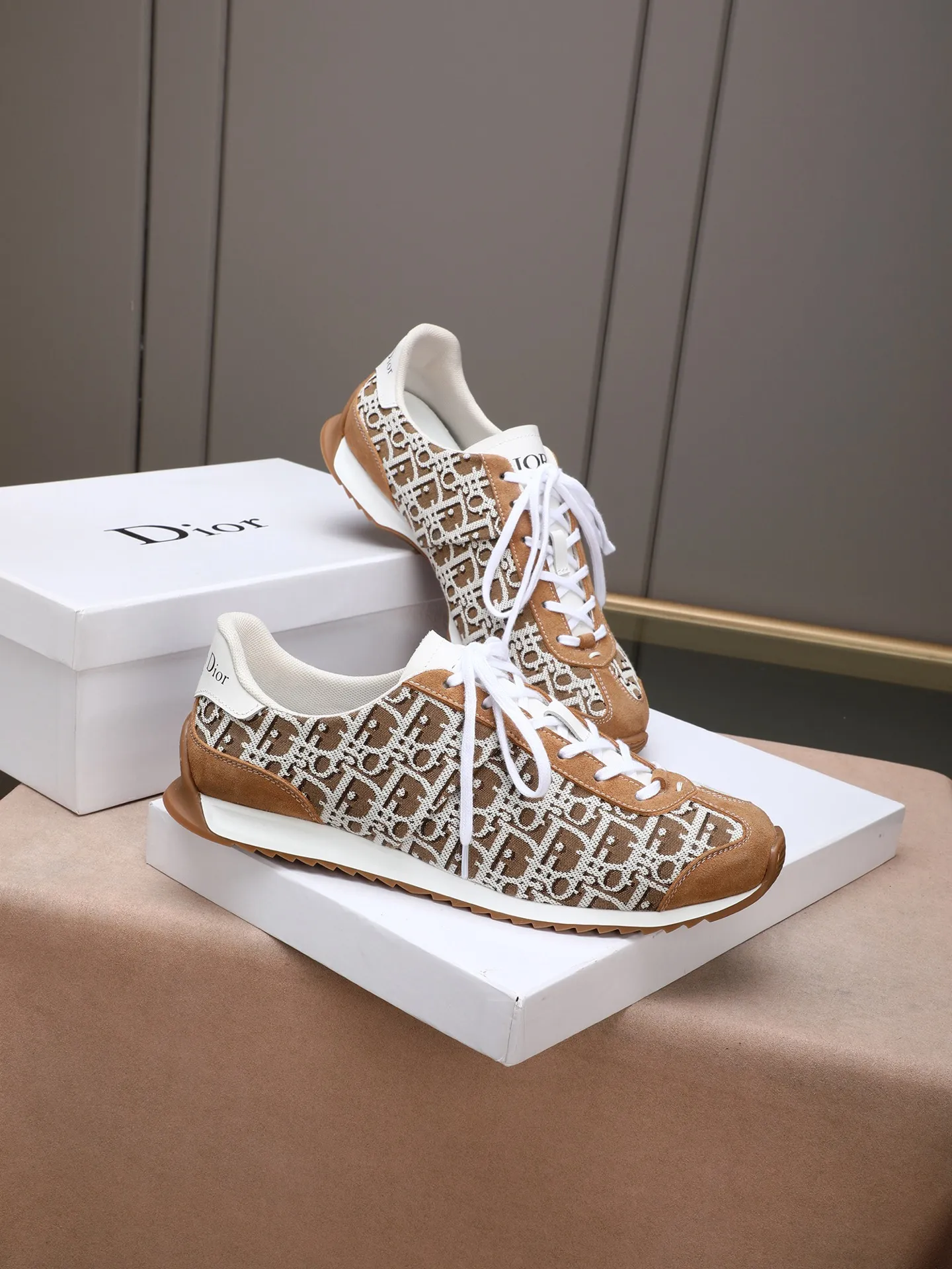 Men's shoes💰440 Dior【Dior】😘😘High-end series of casual men's shoes, simple and elegant👍👍👍The upper is made of first-layer genuine leather spliced ​​with Dior's special material [sun][sun]; imported first-layer sheepskin lining; special outsole, wear-resistant, lightweight, the overall design is harmonious and unified without lacking personality 👣🌟✨You deserve it! Multiple colors to choose from! 😍Size 38～44. (45 custom-made) The picture above is a big seller🔥🔥🔥